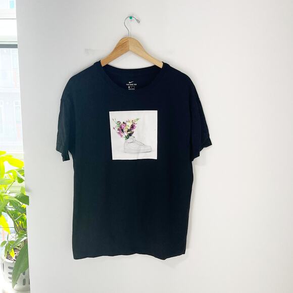 Nike Air Force One Graphic Short Sleeve Tee Size Medium - Picture 1 of 5